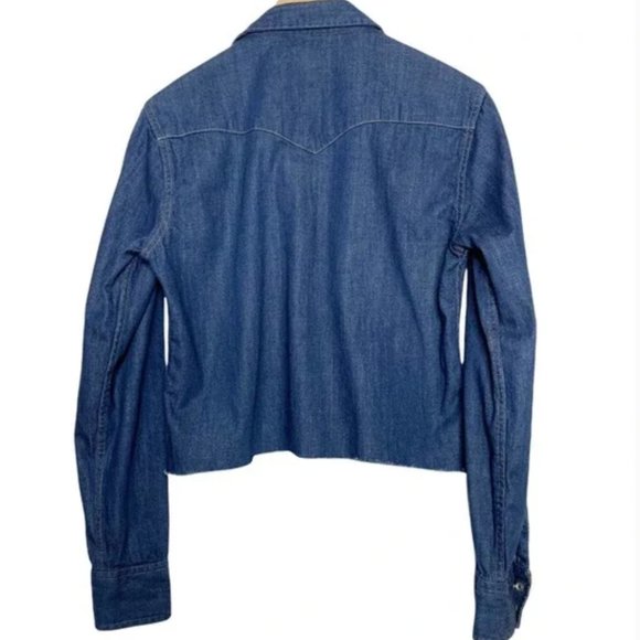 Levi's Cropped Trucker Long Sleeve Denim Shirt Pearl Snap Buttons Size Small - Picture 2 of 6